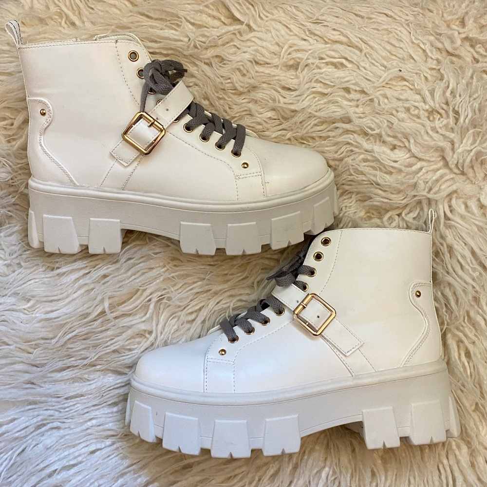 Chunky White Boots🔮🤍👾